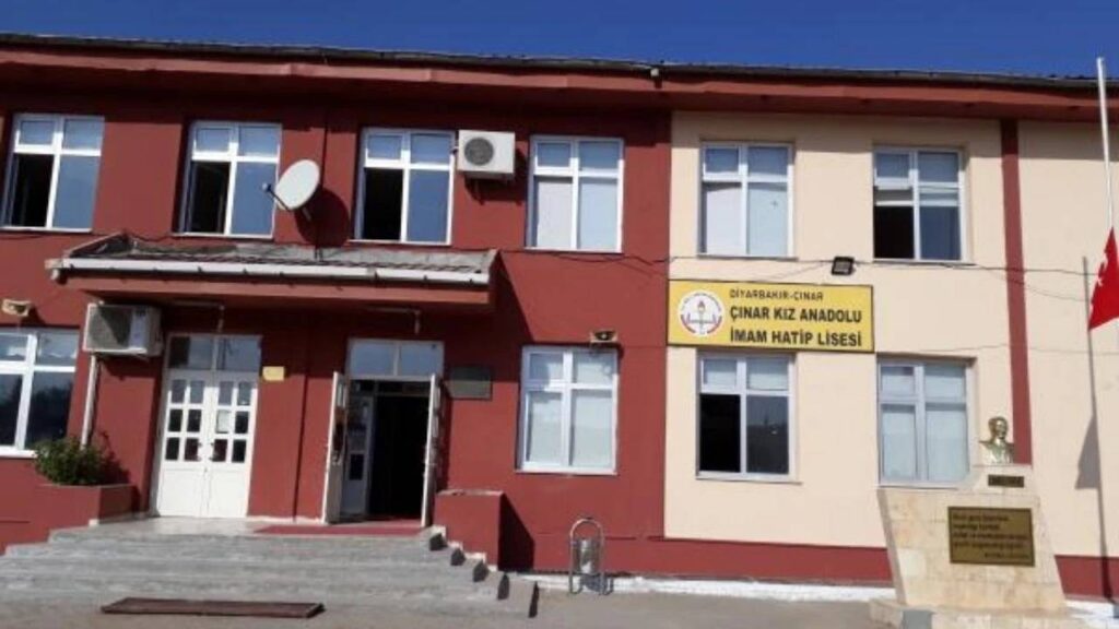 Diyarbakır’da Okulda Şiddet: Vakıf Müdürü Öğretmeni Darp Etti