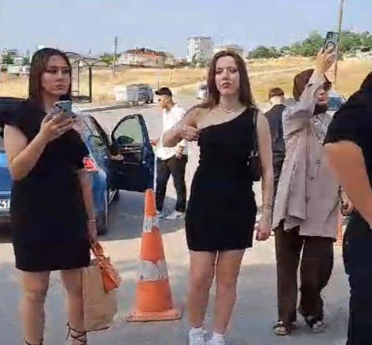 Gebze’de Mezuniyet Skandalı: Kızlar Kıyafetiniz Uygun Değil!